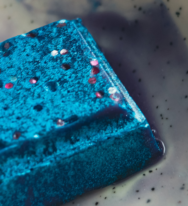 Snap bar wax melt in a burner starting to melt