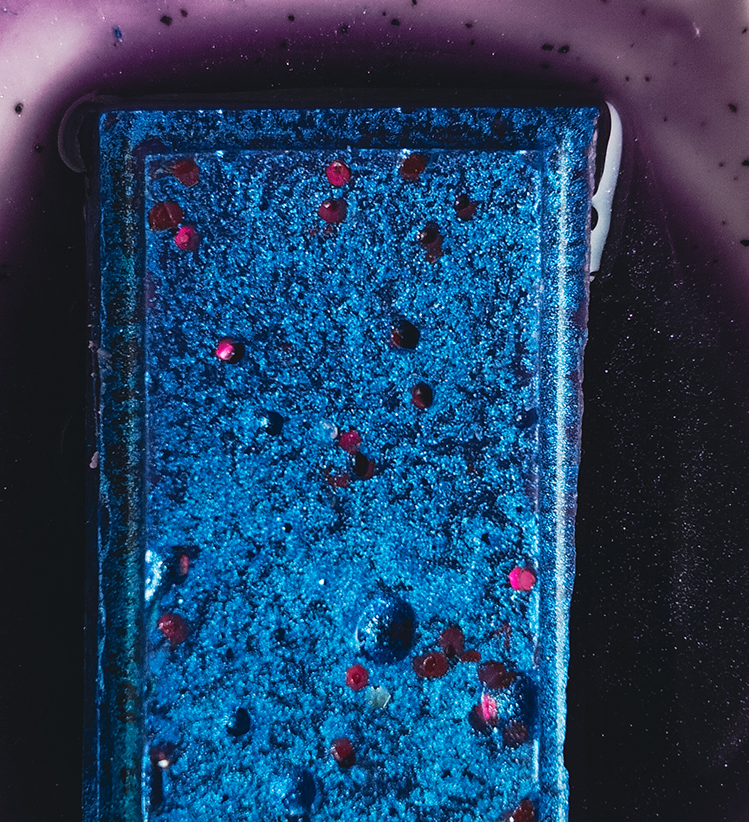 snap bar wax melt in burner dish melting close up